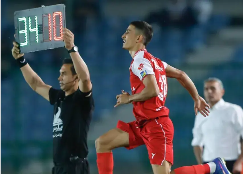همزمان با دیدار خیبر خرم آباد؛ اختصاصی: پرسپولیس امروز به میدان می‌رود! تیم پرسپولیس آخرین جلسه تمرینی خود پیش از دیدار فردا را برگزار کرد.