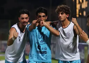 گل چادرملو در آبادان با هدیه عجیب افضلی
