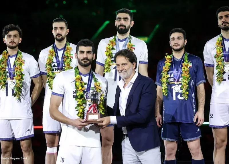 کاپیتان ایران جام را گرفت، اما لبخند نزد