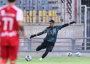 صدقی دیوار چادرملو مقابل پرسپولیس (عکس)