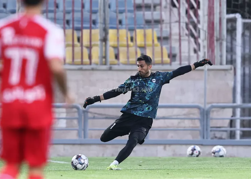 صدقی دیوار چادرملو مقابل پرسپولیس (عکس)
