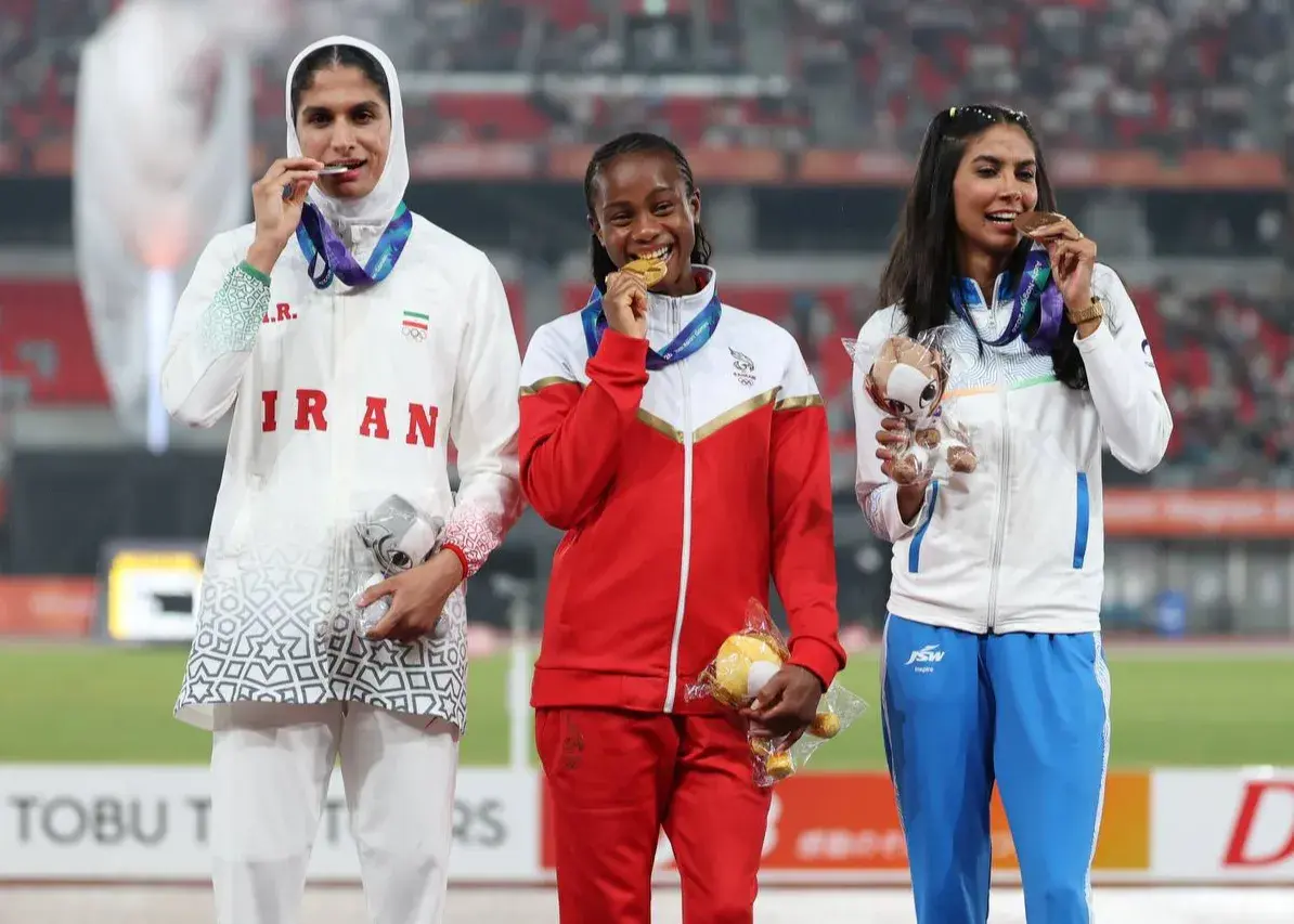 تیتر دو میگ‌میگ هستم اهل کرمان! (عکس) زهرا زارعی در حالی که مدتی قبل دو و میدانی را کنار گذاشته بود، بازگشت و رکورد مریم طوسی را شکست و حالا در ناگویا با...