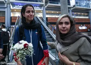 بغض سنگین دختران شایسته ایران در فرودگاه