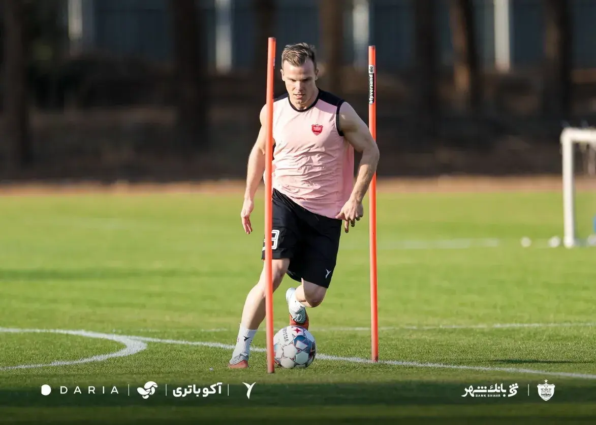 مدافع خارجی پرسپولیس بالاخره آفتابی شد! (عکس)