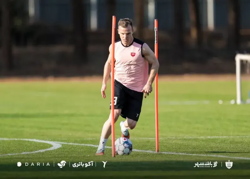 مدافع خارجی پرسپولیس بالاخره آفتابی شد! (عکس)