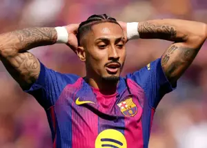 رافینیا در جو امنیتی به بارسلونا برگشت!