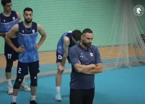 تقابل دو یار قدیمی: سید در زمین، عادل روی نیمکت