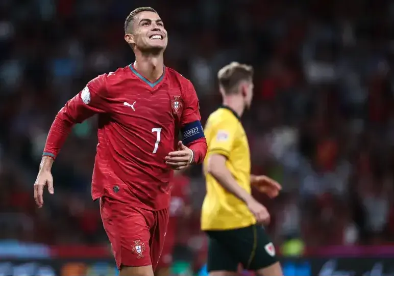 اوزه‌بیو و پله و مارادونا را دیدم و مثل رونالدو نبودند!