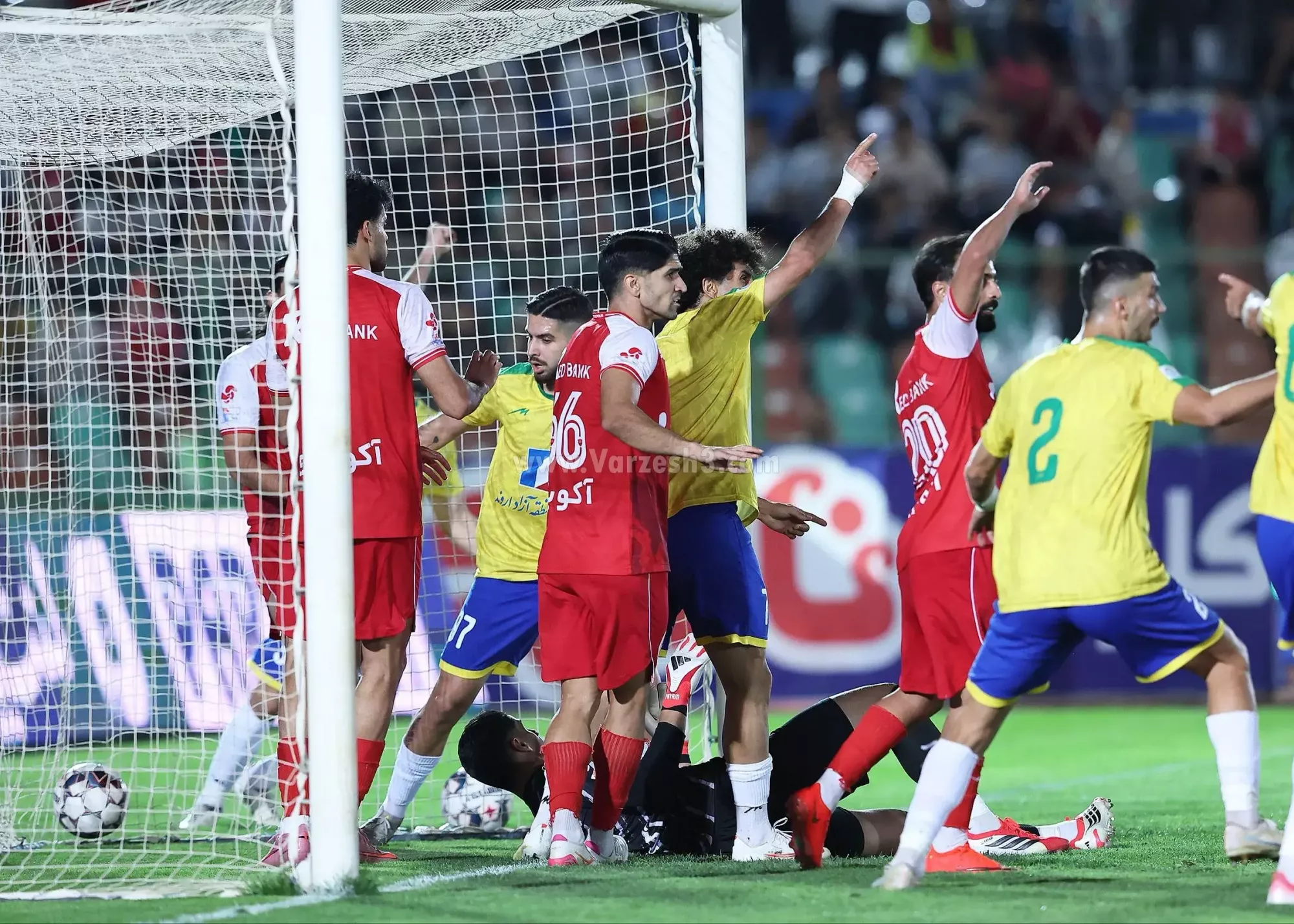 اوج بدشانسی برای مدافع پرسپولیس، ثبت گل بخودی!