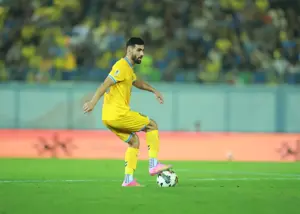 پاس گل اسدبیگی از فاصله هفتاد متری دروازه!