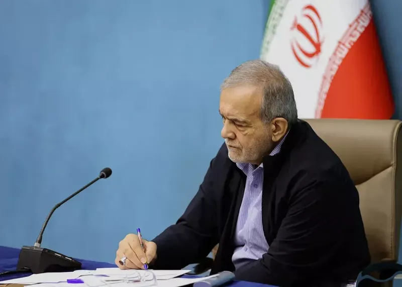 حکم پزشکیان برای مهرداد اخلاقی