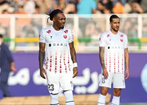 شهر بابک صفر _ پرسپولیس 3: قاطع و صدرنشین و زیبا!