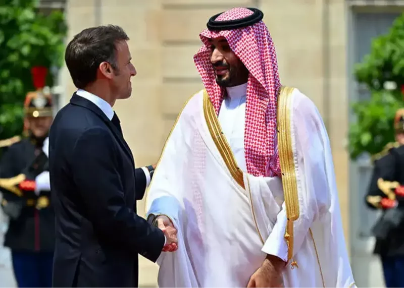 مکرون بی خبر وارد عربستان شد