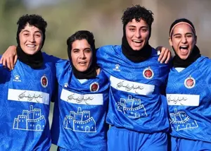 خاتون با آتش بازی در یک قدمی پرسپولیس
