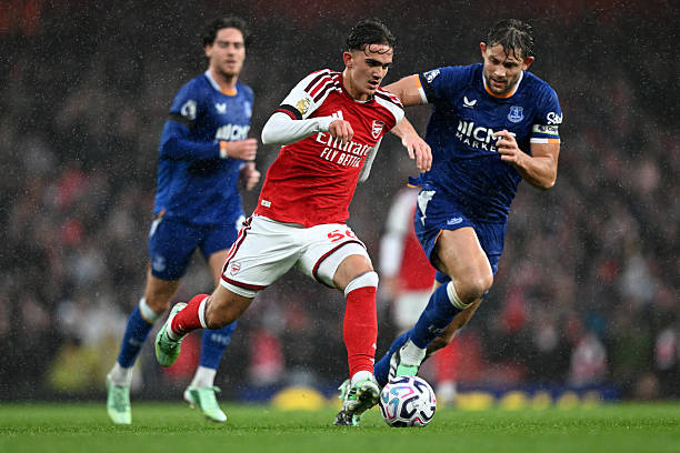 2553854