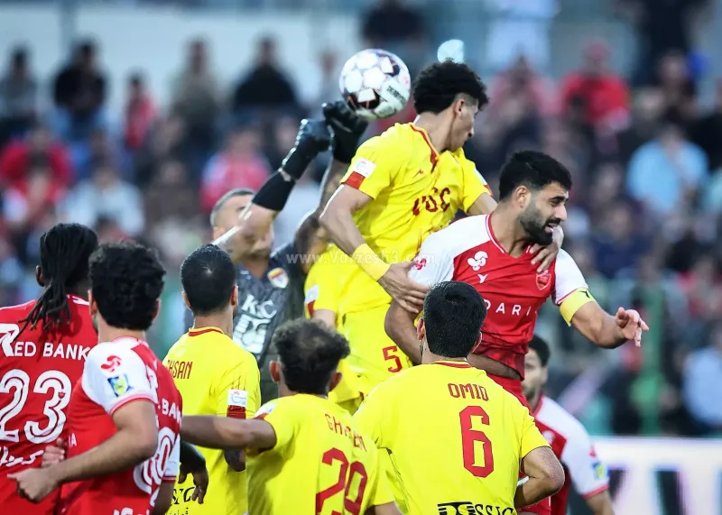 گزارش زنده: پرسپولیس 0 - فولاد 0
