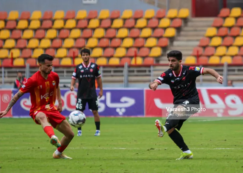 گزارش زنده: پرسپولیس 0 - فولاد 0