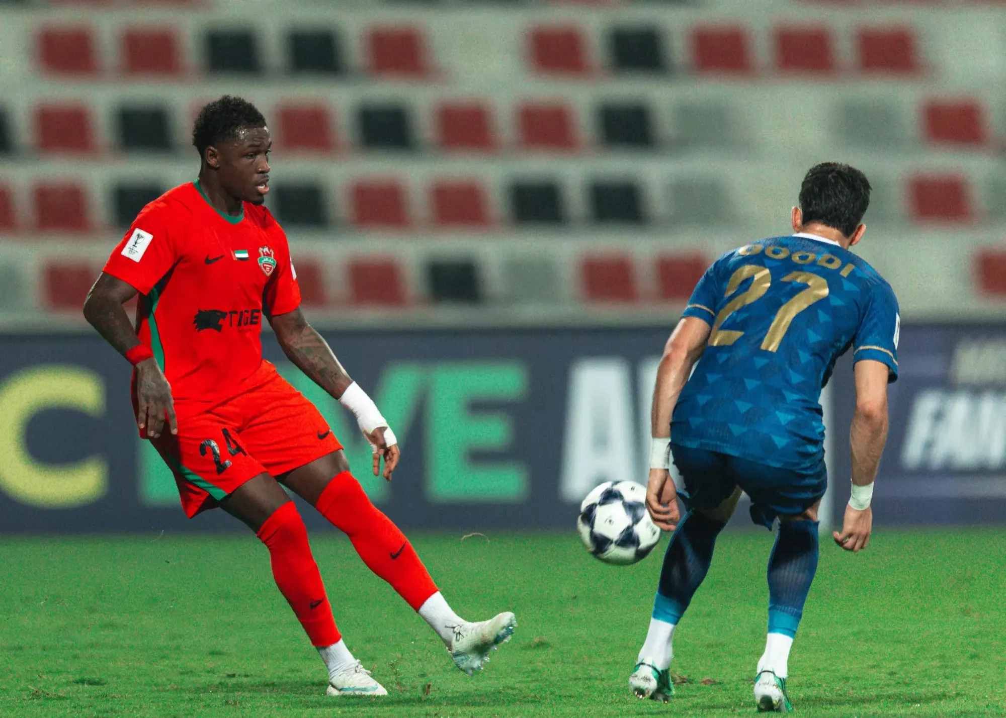 ستاره شباب الاهلی با عصا رفت (عکس)