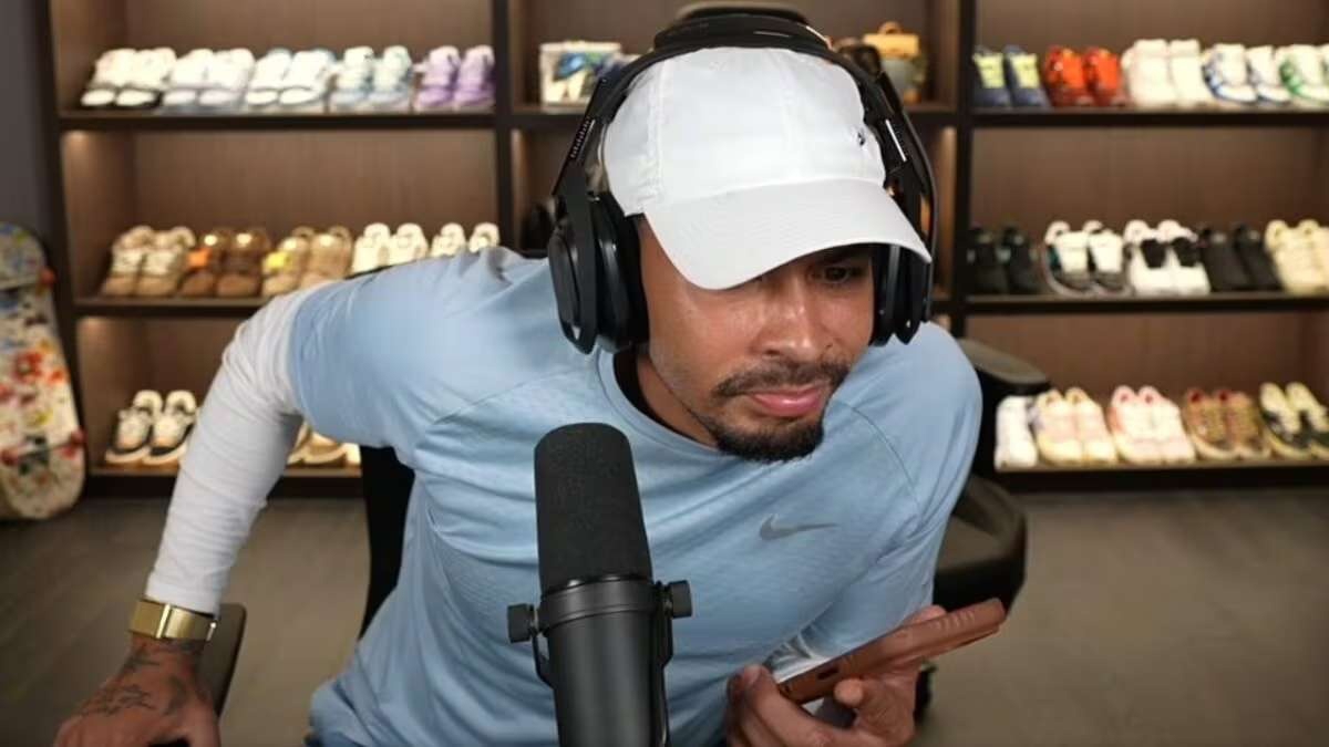 2555604