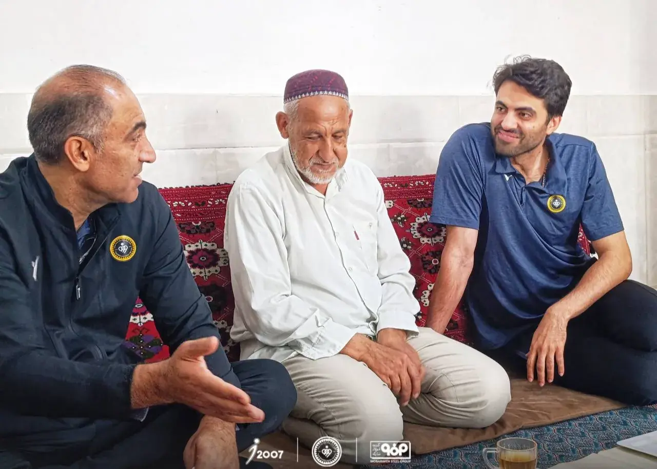 شماره ۱۹ سپاهان به صابر کاظمی رسید(عکس)