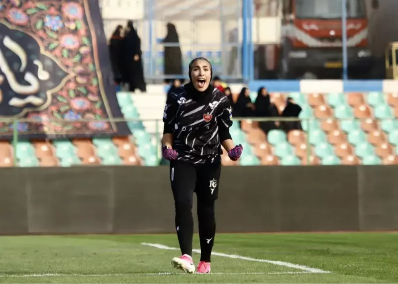 فریاد زهرا جلوی استقلالیها: فقط پرسپولیس