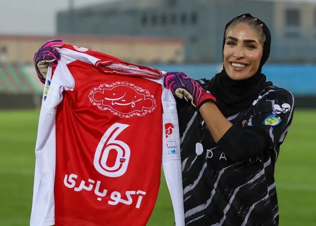 کری‌خوانی گلر پرسپولیس: تهران ایز رِد!