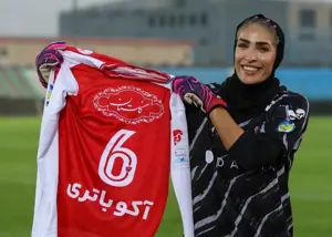 کری‌خوانی گلر پرسپولیس: تهران ایز رِد!