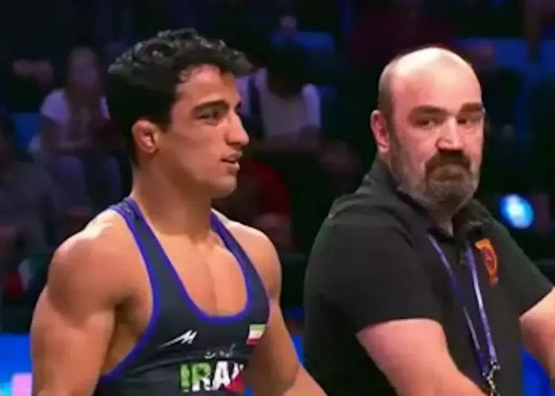 برد احمد جوان در یک کشتی عجیب و تماشایی